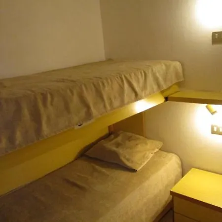 Maison De Dans Un Village De A100 M. De La Nyaraló *