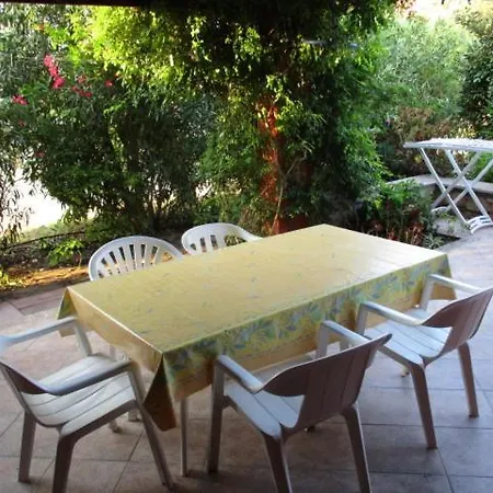 Maison De Dans Un Village De à100 M. De La