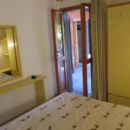 Maison De Dans Un Village De A100 M. De La Nyaraló Badesi