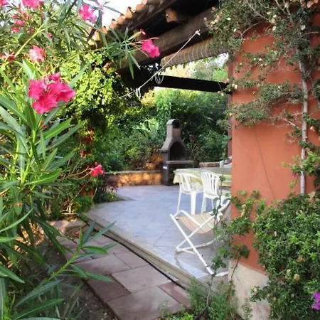 Maison De Dans Un Village De A100 M. De La Badesi