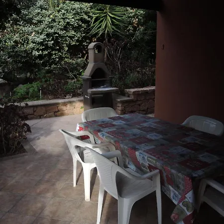 Dom wakacyjny Maison De Dans Un Village De A100 M. De La Badesi