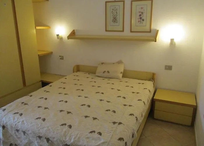 Maison De Dans Un Village De A100 M. De La Nyaraló