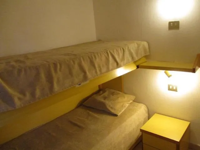 Maison De Dans Un Village De A100 M. De La Nyaraló *